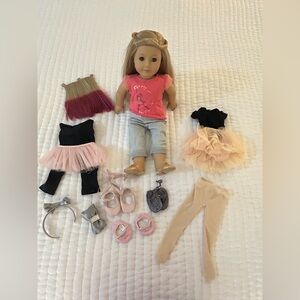 Isabelle Palmer Discontinued American Girl doll with matching outfits